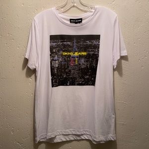 NWT women’s DKNY t-shirt